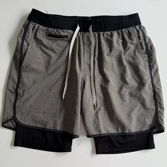 Vuori Stockton Shorts Mens Medium M Compression Lined Running Gray Check Black - Picture 2 of 10